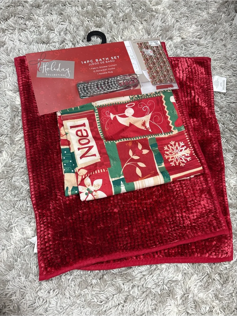 NWT- Christmas Bath Set with Festive Accent